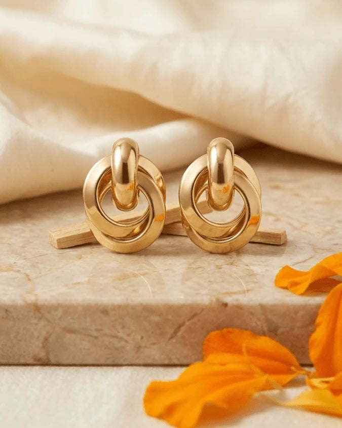Very beautiful golden rounds shape earrings studs
