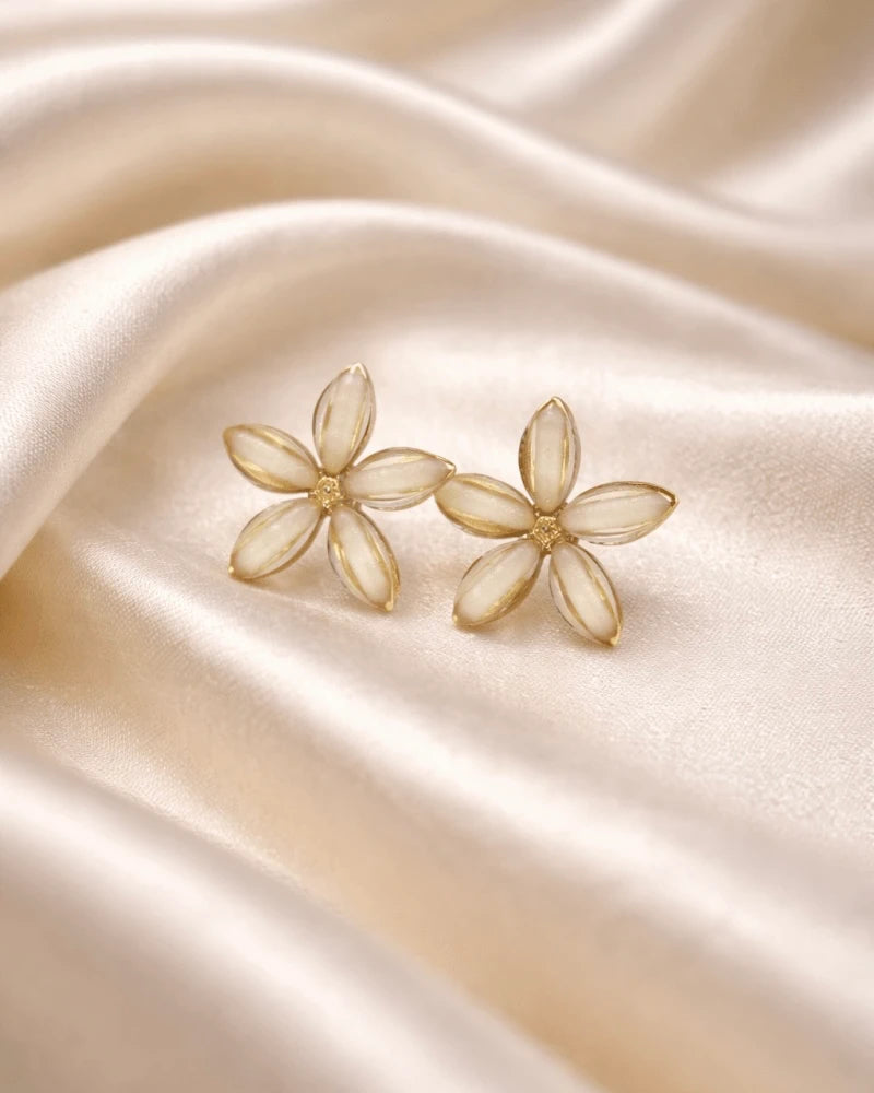 Daisy shape flower earring studs with white colour diamonds on it